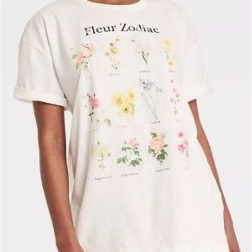 COPY - 3for$20 NWT large/ XL creamy white fleur zodiac shirt women floral